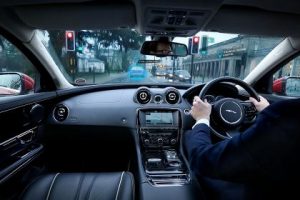 jlr_urbanwindscreen_followmeghostcar_02